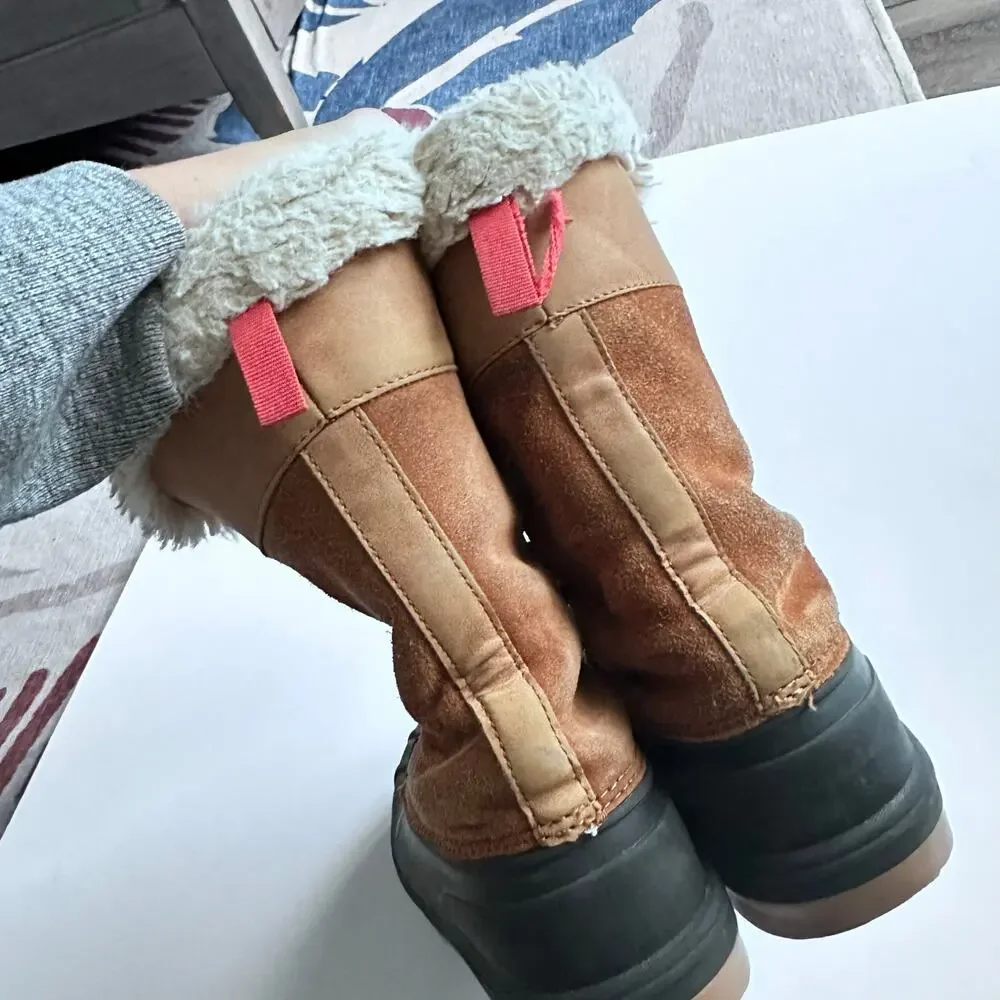 Cat & Jack Tan Duck Boots Size 1 - Sherpa Lined
